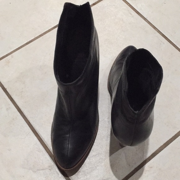 Donald Pliner Black Ankle Boots Ivy style - Picture 3 of 4